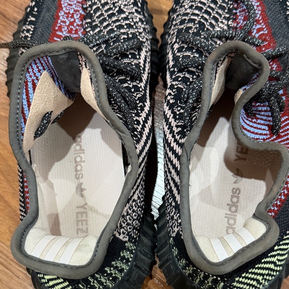 Yeezy Multicolor Knit Men's Shoes - Picture 5 of 5